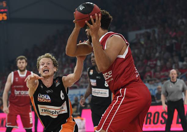 较量中表现 较量中表现